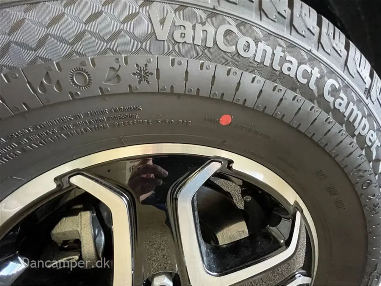 Billede 35 - 2025 - Chausson F&S Line TILBUDSPRIS kr. 931.800,- SPAR kr. 21.600,- Van som familiecamper med 5 selepladser, pop-up og masser af sovepladser på kun 5,99 m længde.