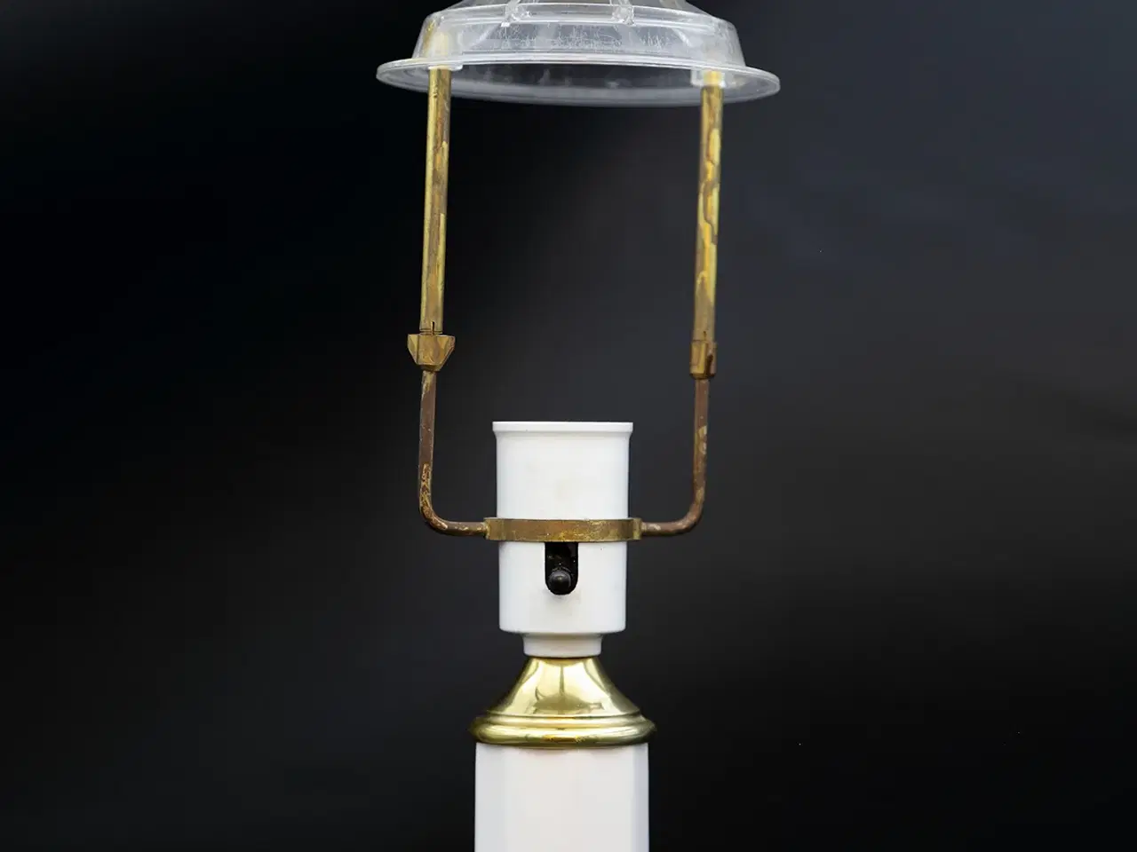 Billede 4 - Ekstra høj Heiberg bordlampe i porcelæn og messing