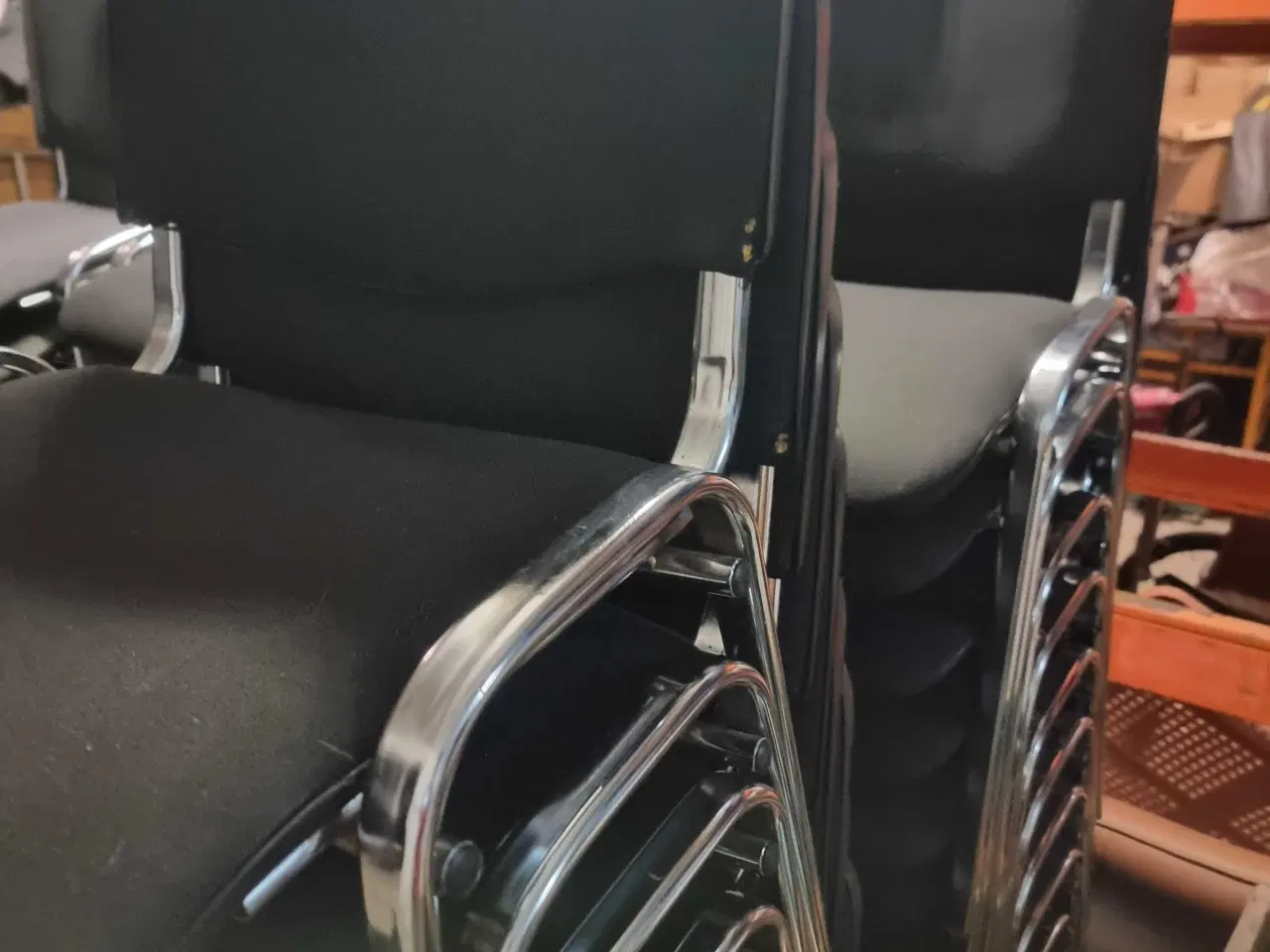 Billede 1 - Stabelstole med sorte betræk 