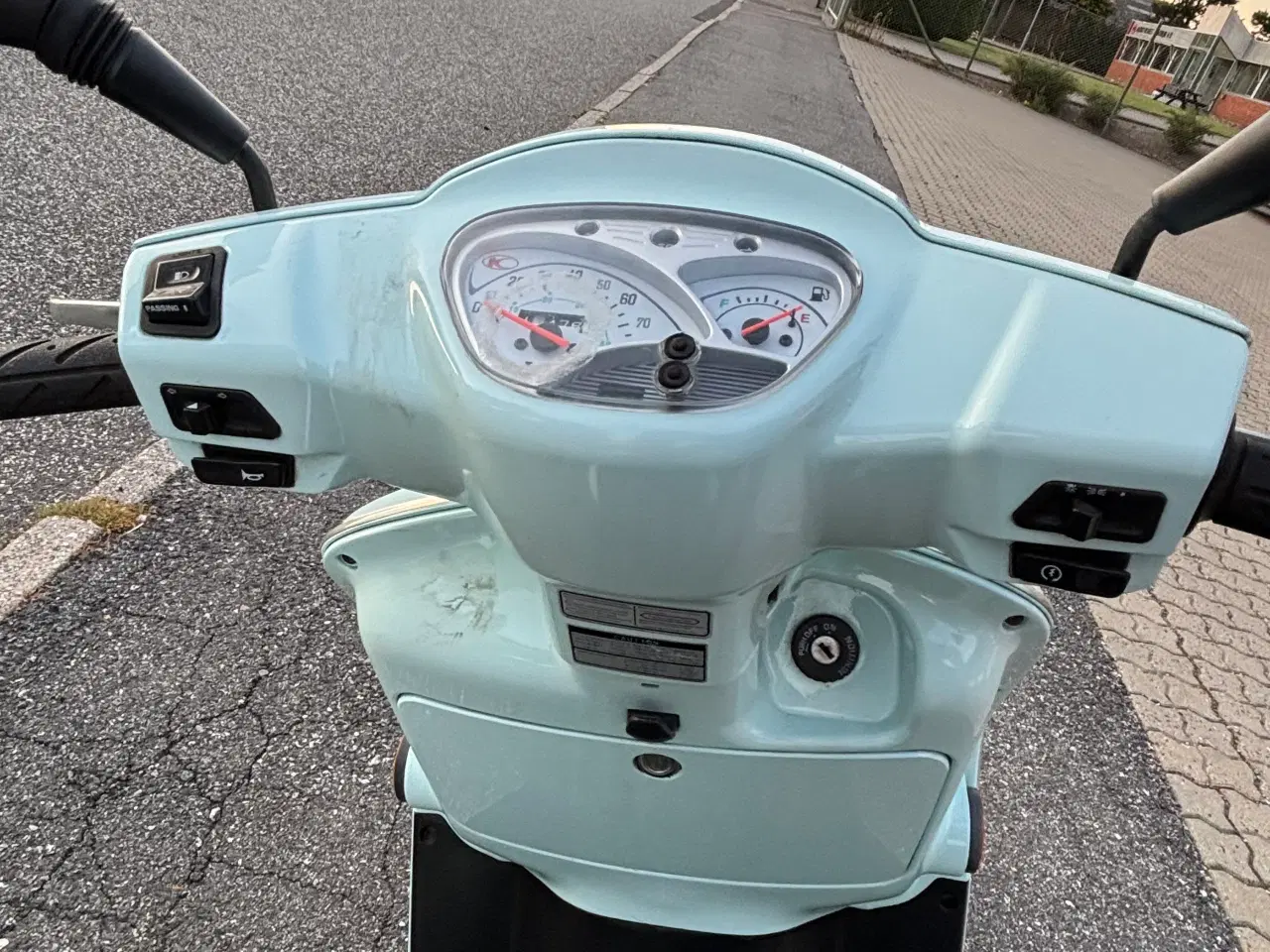 Billede 7 - Kymco 4 takt “Retro look Vespa” 30 scooter 