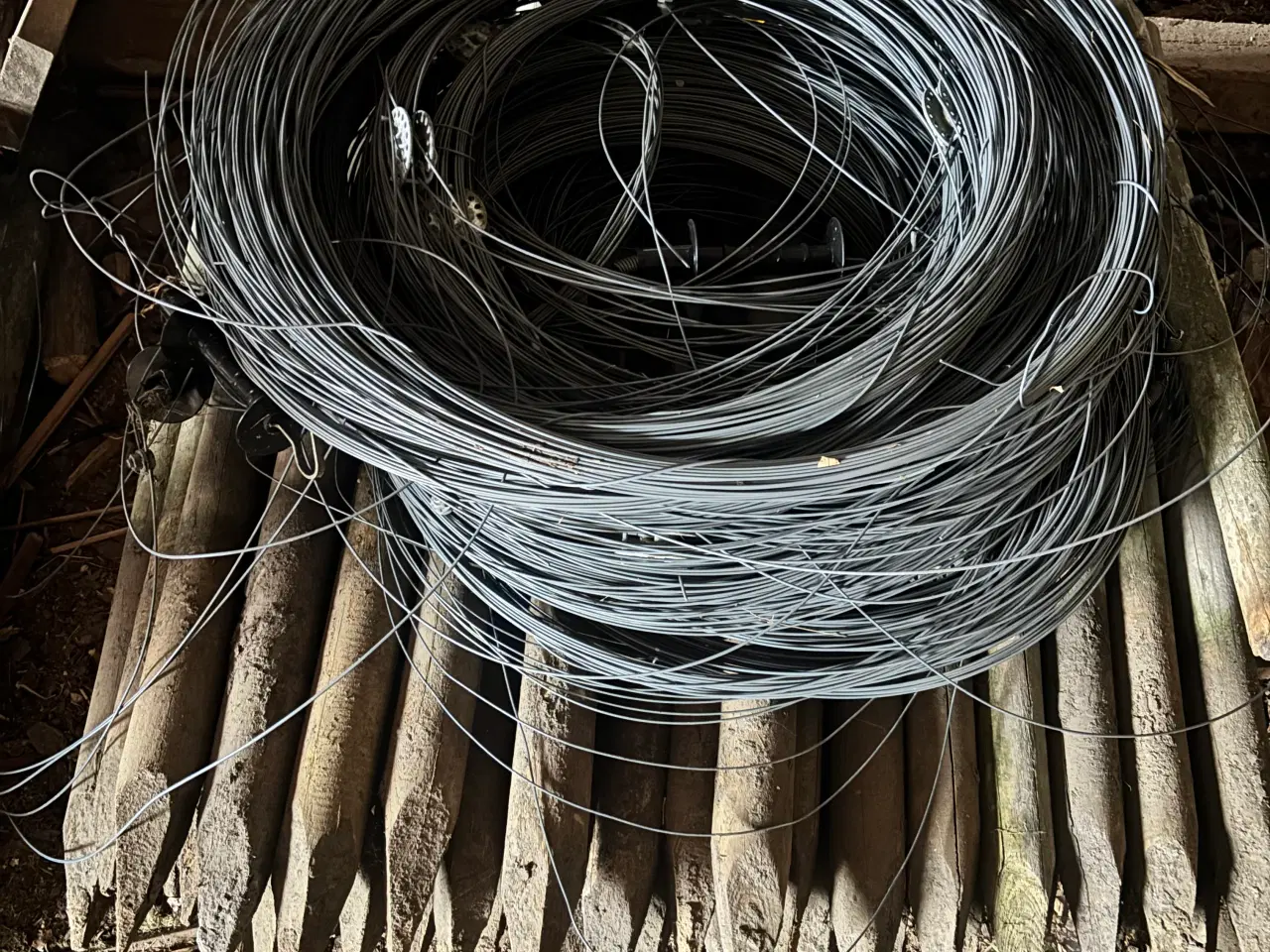 Billede 4 - Materialer til komplet udendørshegn