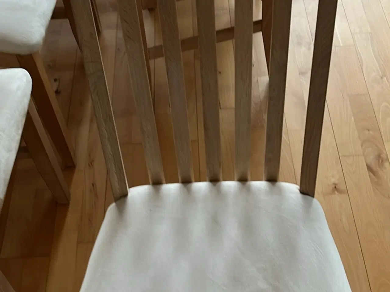 Billede 4 - Spisebordsstole sæbebehandlet eg