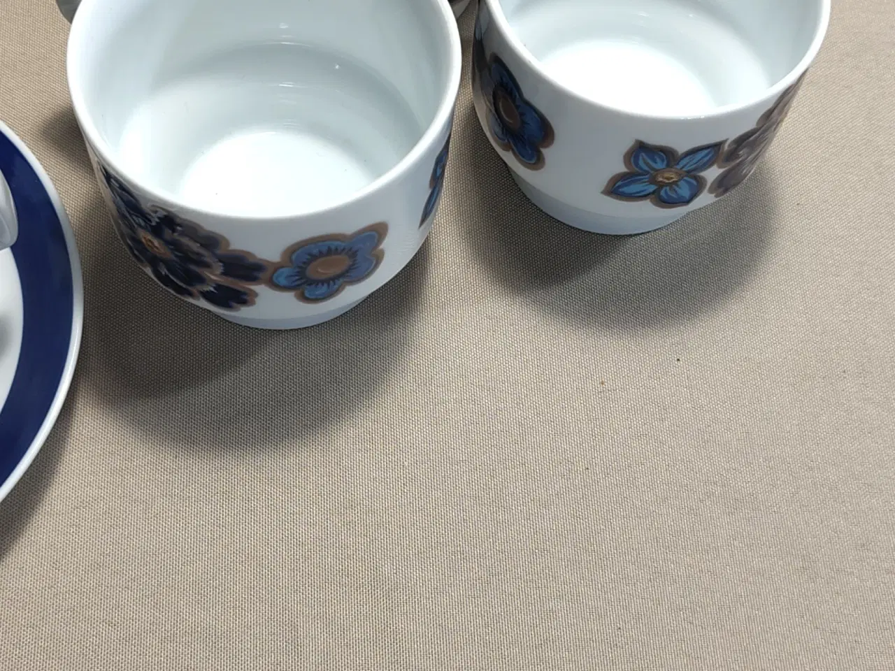 Billede 6 - Flot blåt blomsterstel fra Colditz Inglasur