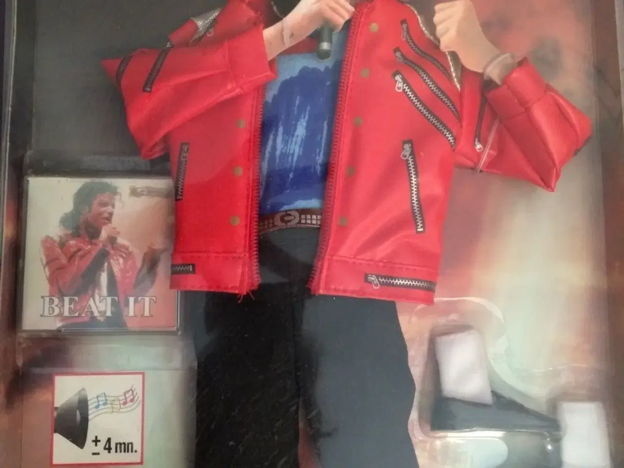 Billede 4 - SYNGENDE Michael Jackson dukke