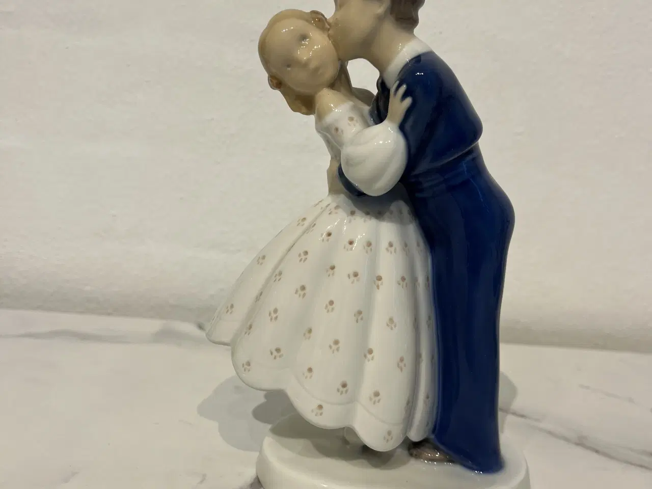 Billede 1 - Kyssende par fra Bing & Grøndahl