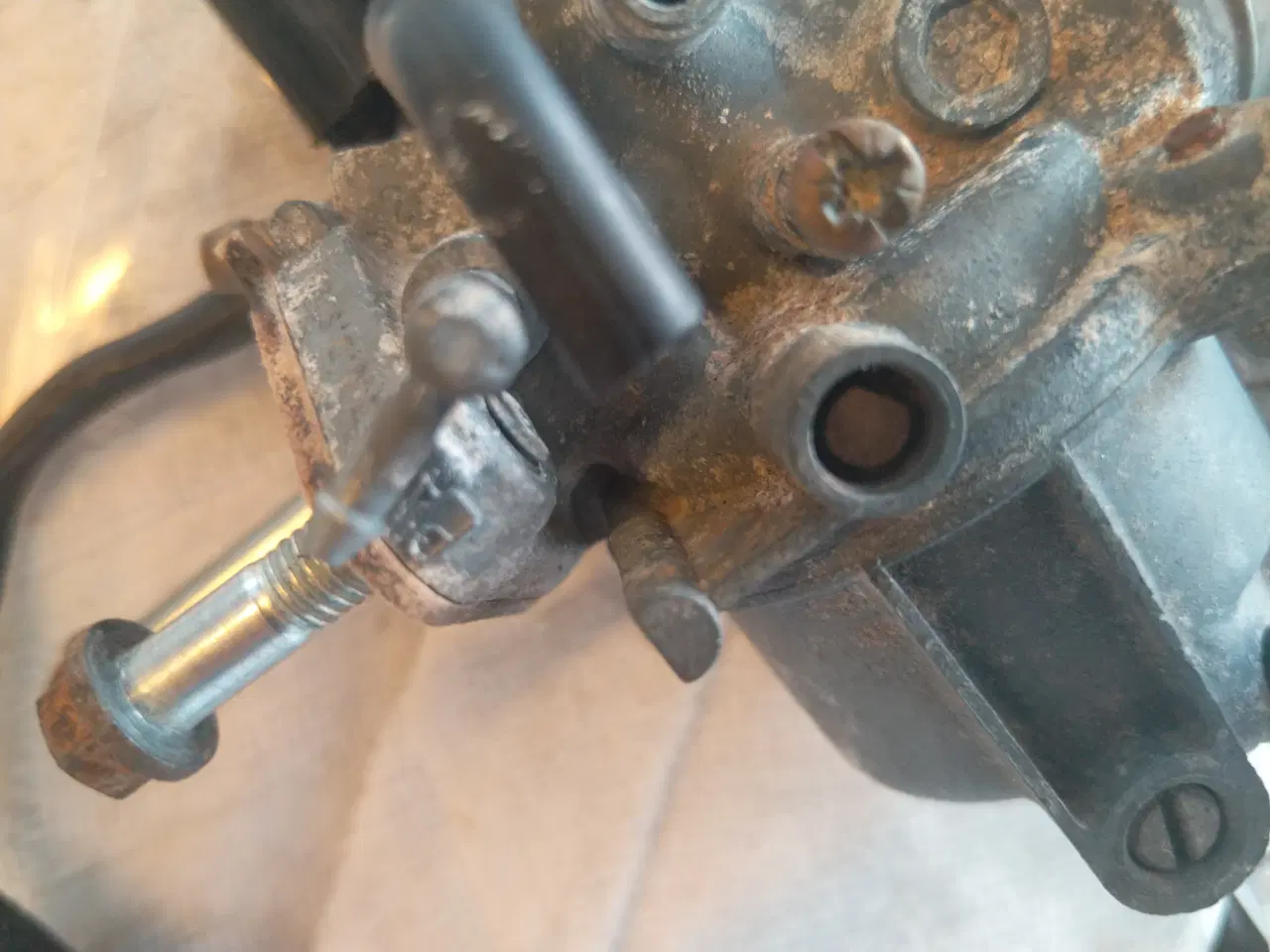 Billede 2 - Peugeot speedfight karburator / studs / membran