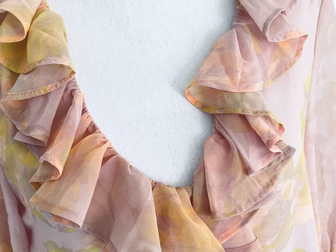 Billede 4 - Smuk kjole i god stand 