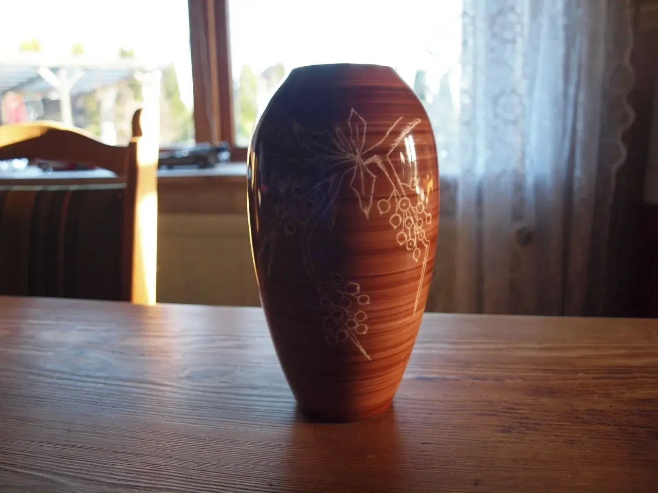 Billede 1 - Smuk dekoreret vase.