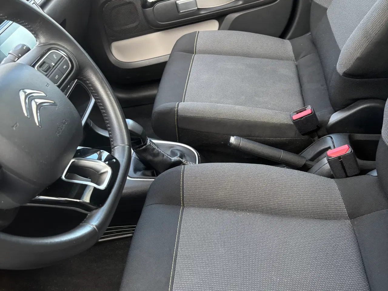 Billede 4 - 🚗 Til salg: Citroën C3 1.2 PureTech Benzin – Glas
