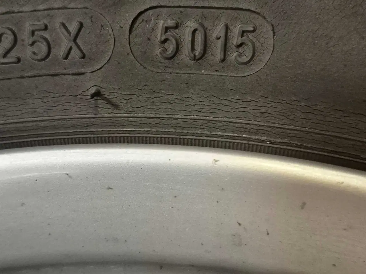 Billede 3 - Alufælge med dæk