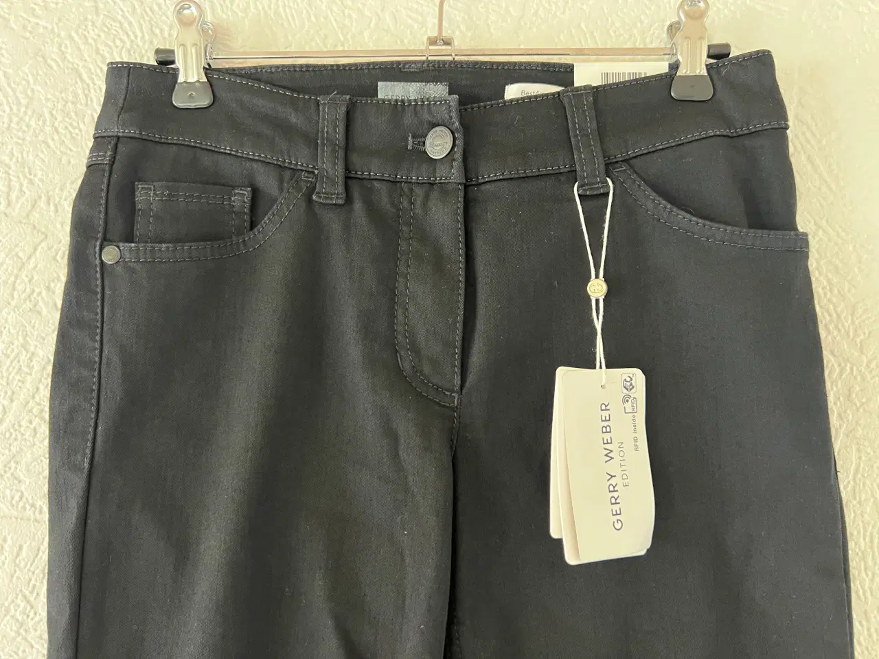 Billede 8 - NYE og Ubrugte Sorte Jeans fra Gerry Weber (Str. 3