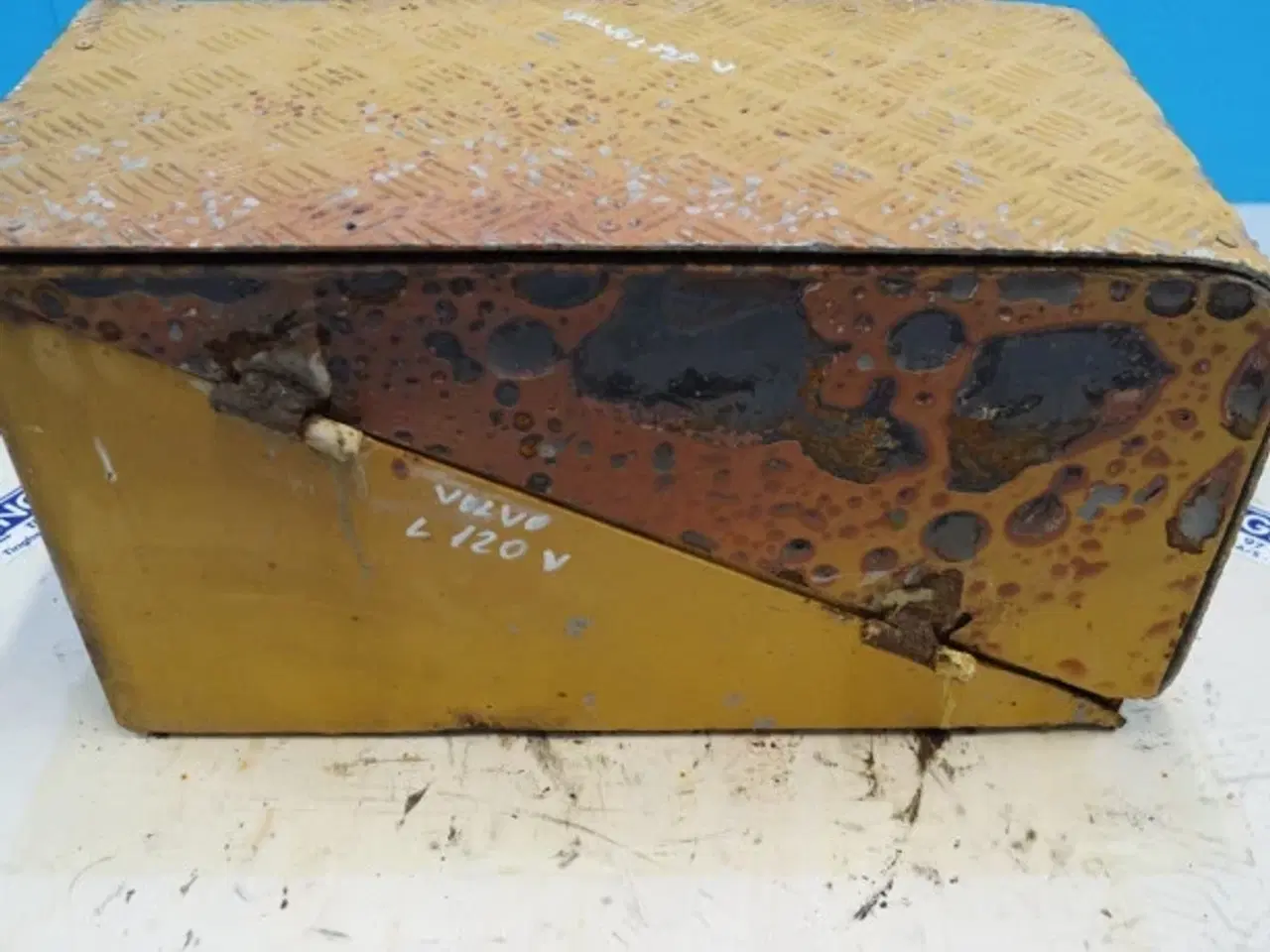 Billede 14 - Volvo L120 Baterikasse L.H. VOE11018434