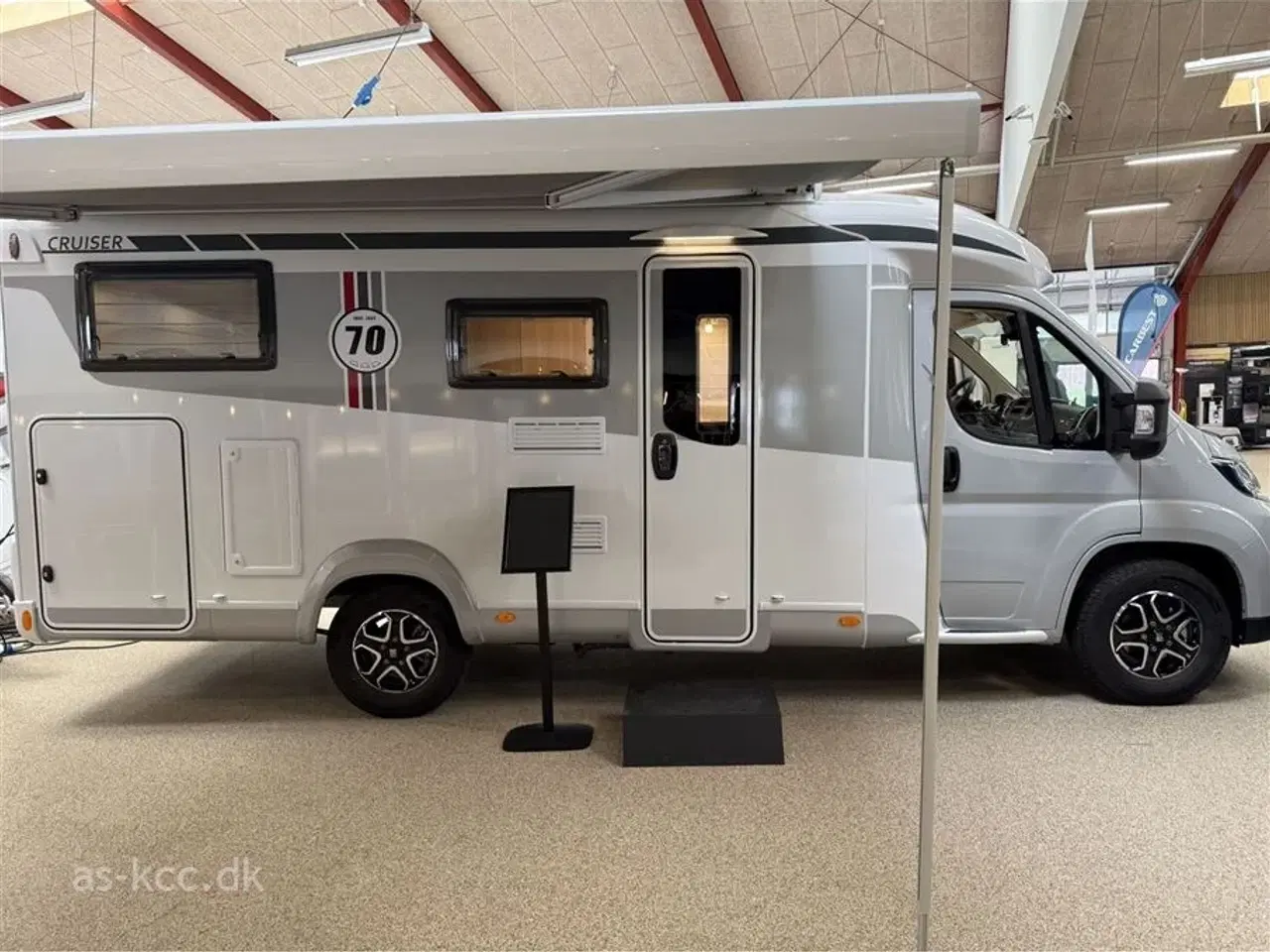 Billede 4 - 2025 - LMC Cruiser V646   LMC Cruiser V646 70års jubilæums med 2 enkelt senge og Automatgear.