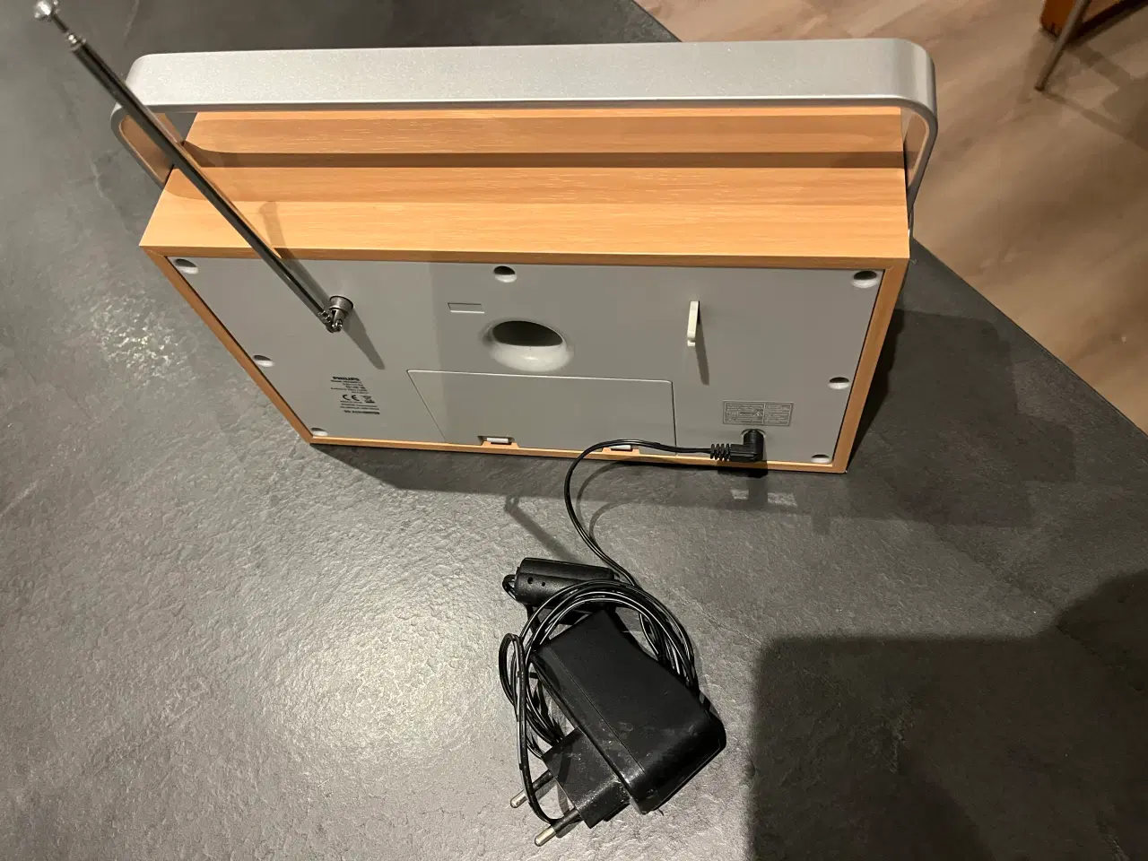 Billede 4 - Dette er en Philips AE5220B transportabel DB radio