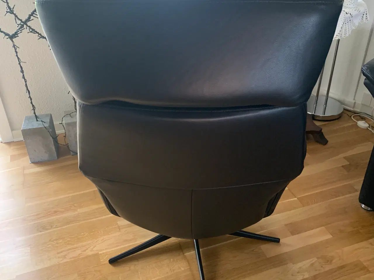 Billede 2 - Sort lænestol med skammel, 2 stk.
