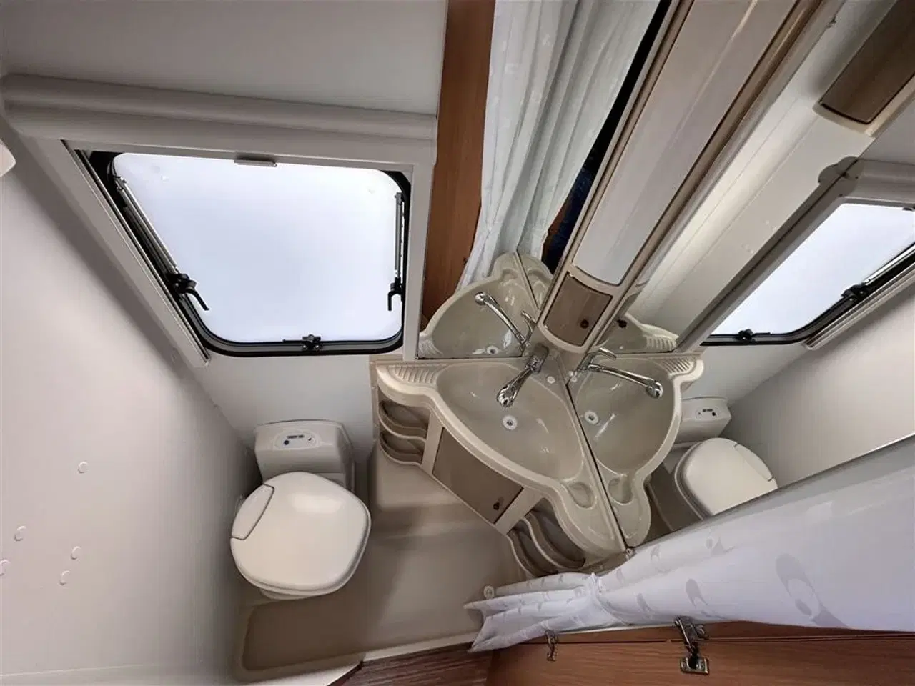 Billede 15 - 2011 - Adria Adora 472 LU   Meget let enkeltsengs vogn