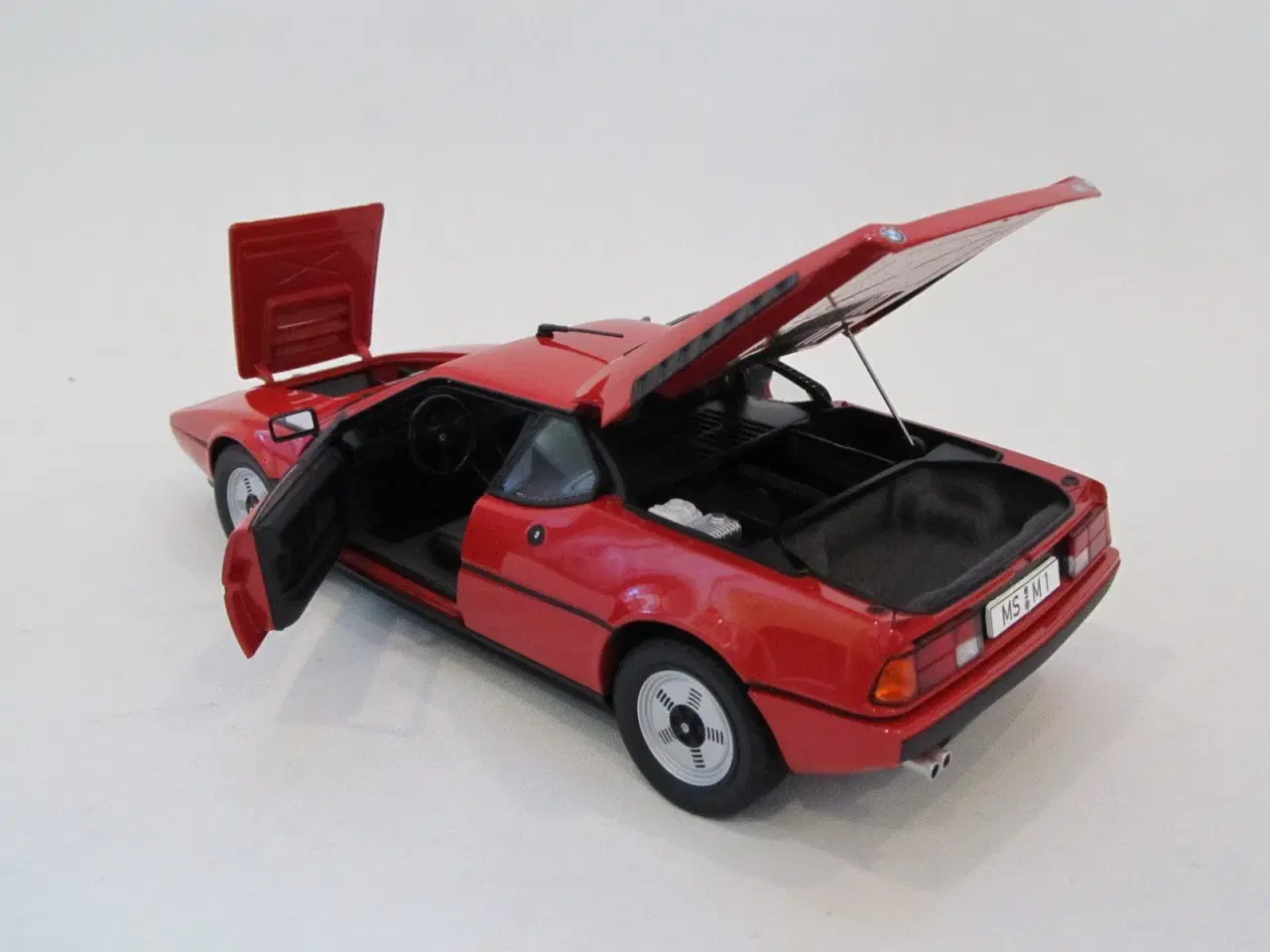 Billede 6 - 1978 BMW M1 - 1:18  Farve: Rød 