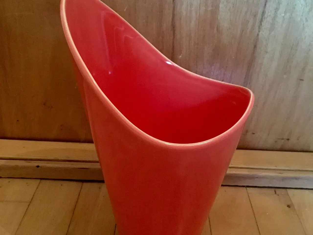 Billede 2 - Vaser og en potte til salg