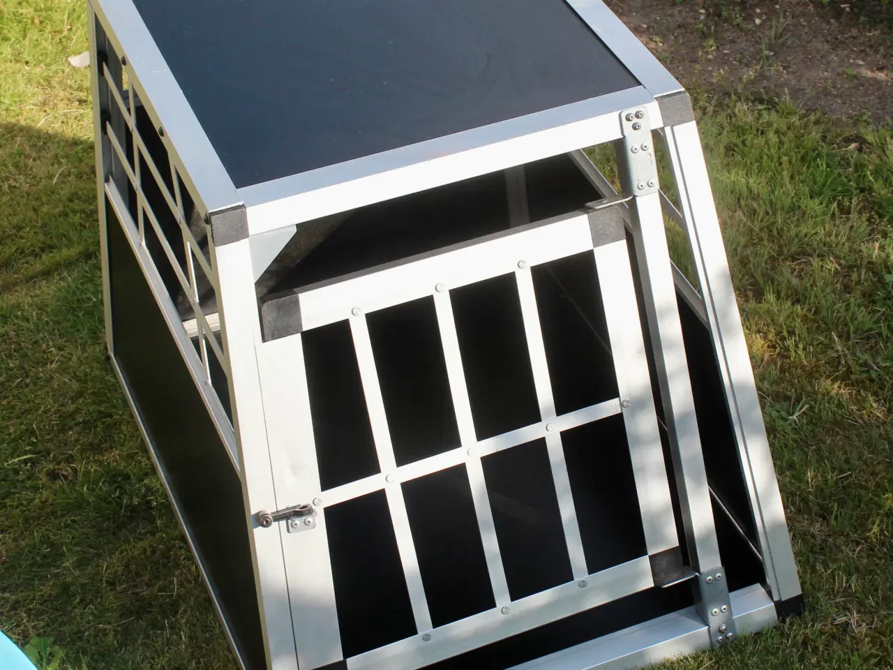 Billede 1 - 🚗 Solidt Transportbur til Hund – Aluminium og MDF