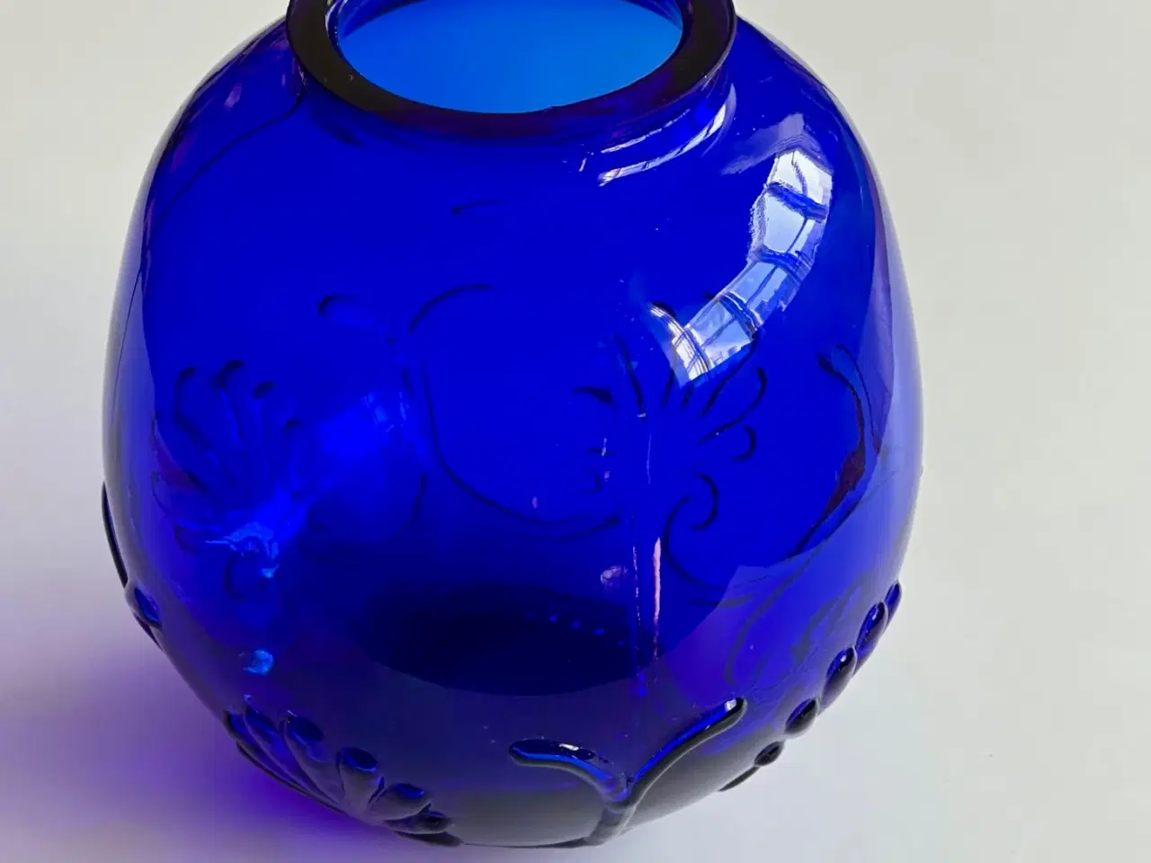 Billede 2 - Kuglevase, presset glas