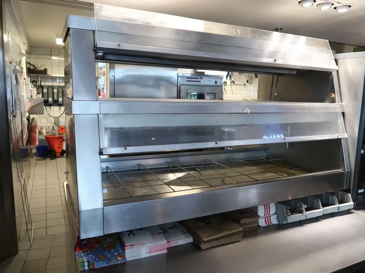 Billede 9 - Rustfri stålbord med varmeskab HENNY PENNY HCW-5