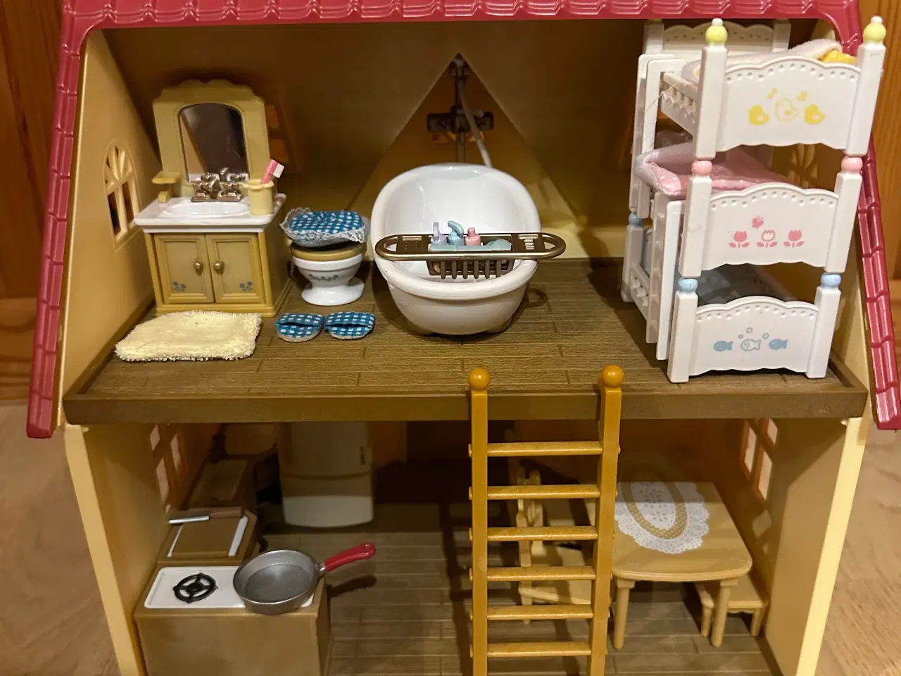 Billede 2 - Sylvanian hus / dukkehus m. tilbehør, bil, figurer