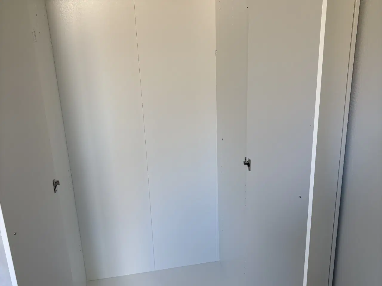 Billede 2 - Kleppstad skab 2 stk