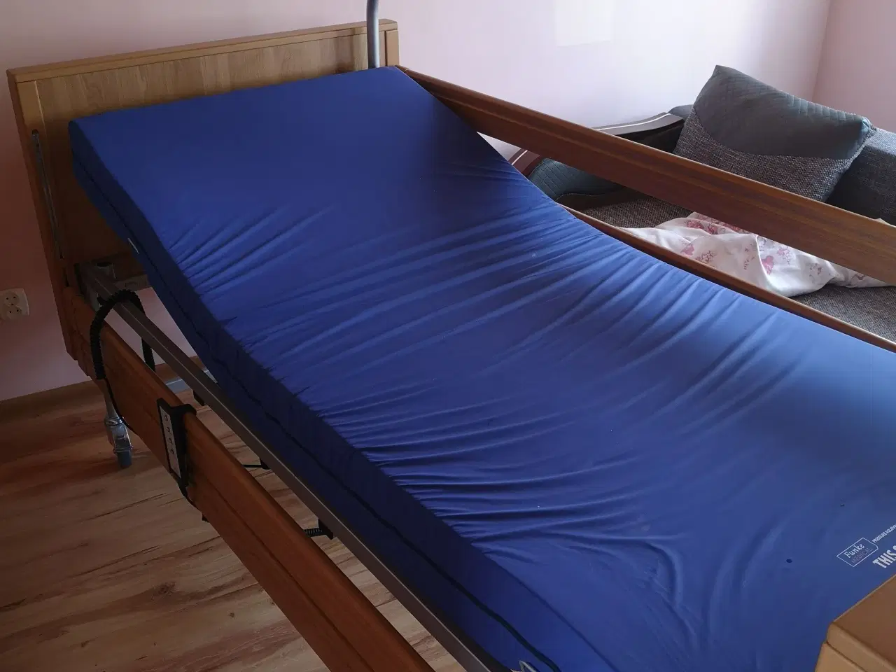 Billede 6 - Special seng plus andre handicap tilbehør