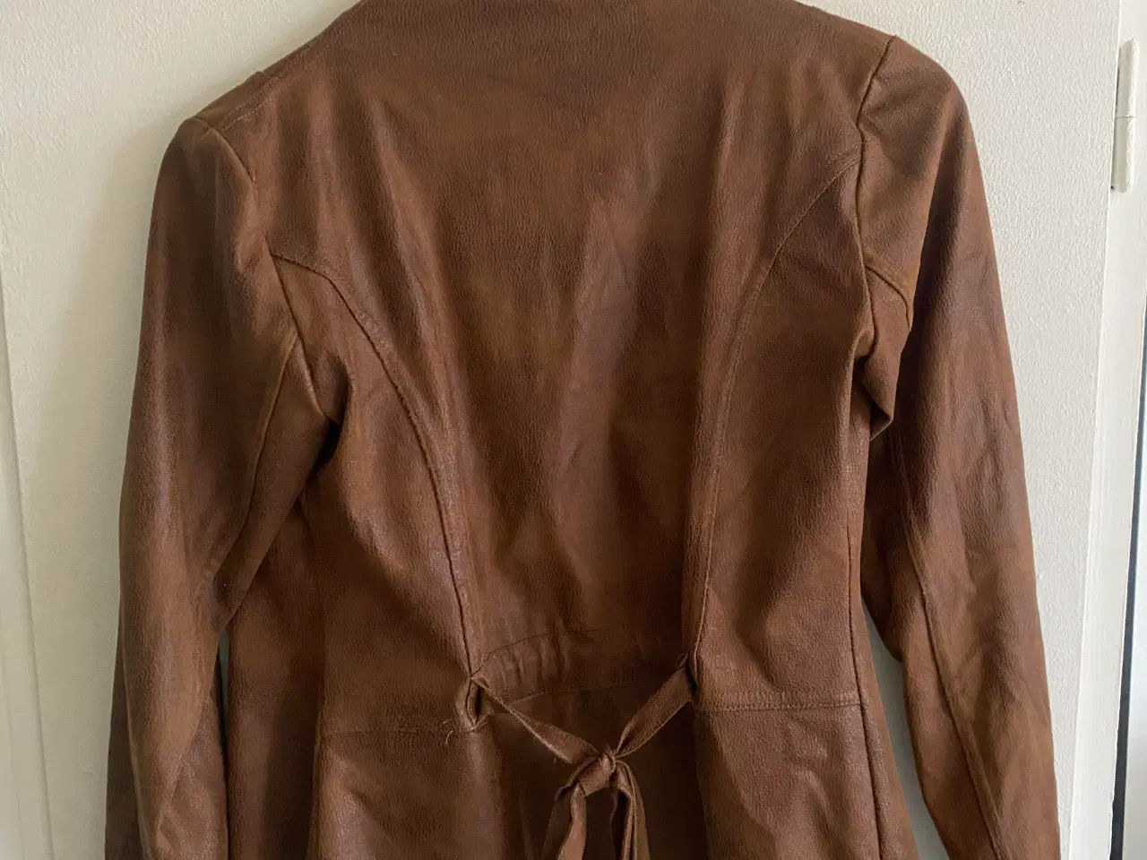 Billede 2 - Imiteret skind - inFRONT jakke