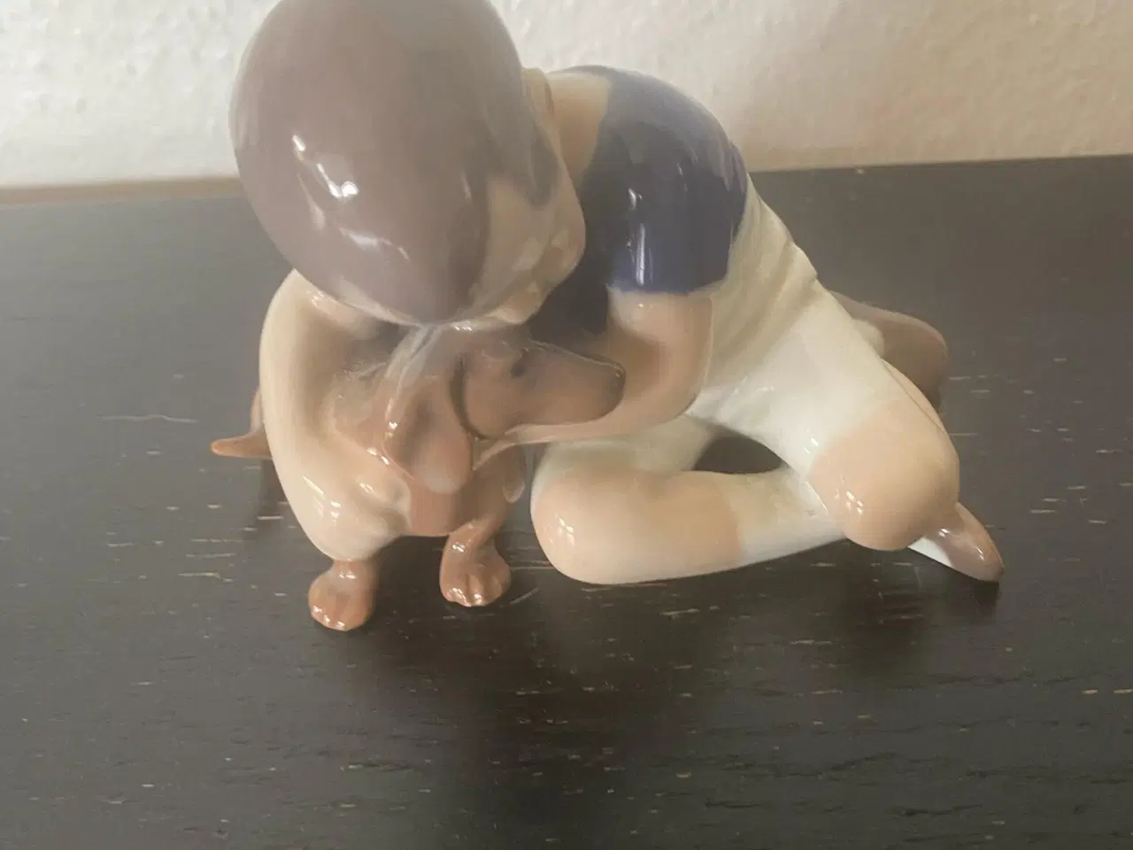 Billede 1 - Bing & Grøndahl figur Dreng med hund