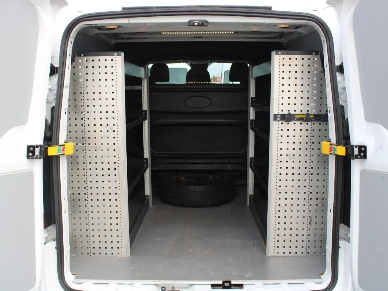 Billede 1 - Ford Transit Custom 320L 2,0 TDCi 130 Trend Mandskabsvogn
