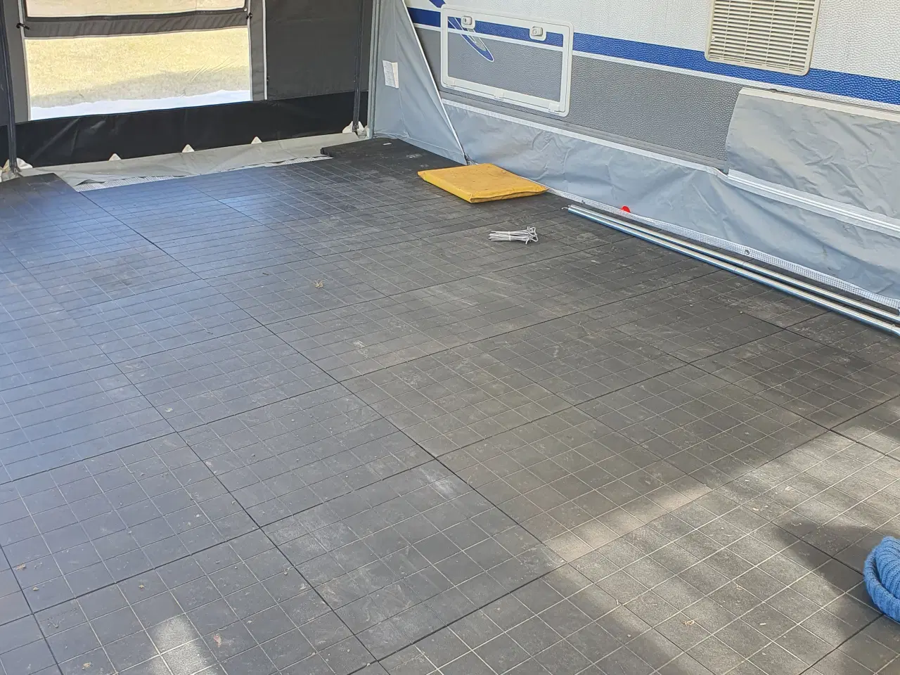 Billede 3 - Campingvogns telt, opbevaringstelt, gulv og gulvtæ