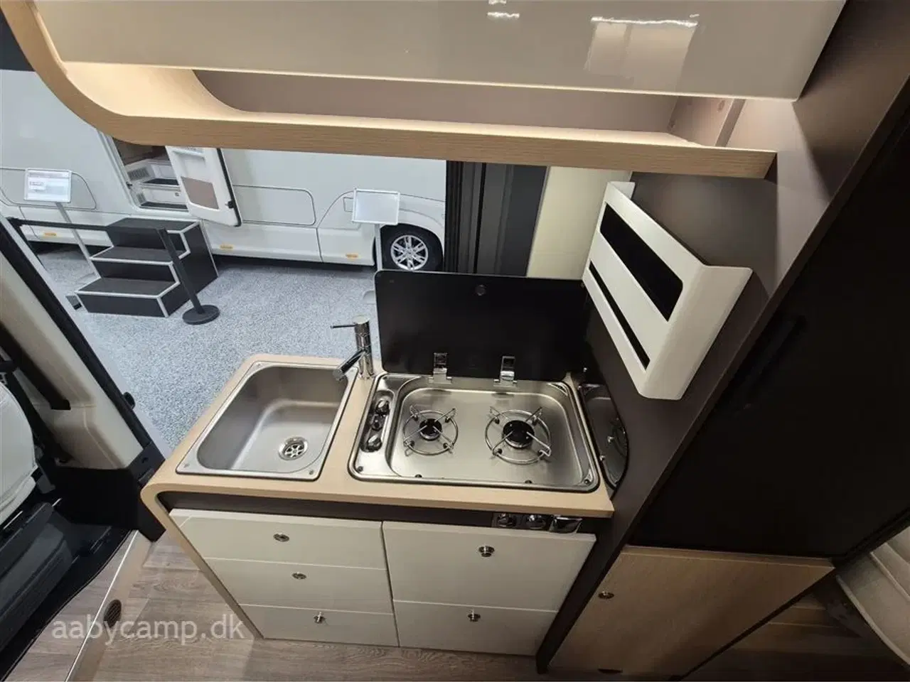 Billede 11 - 2026 - Autostar van 630LJ Design Edition   Luksus Van. Automatgaer. lædersæder.  Alufælge,  langsgående senge.