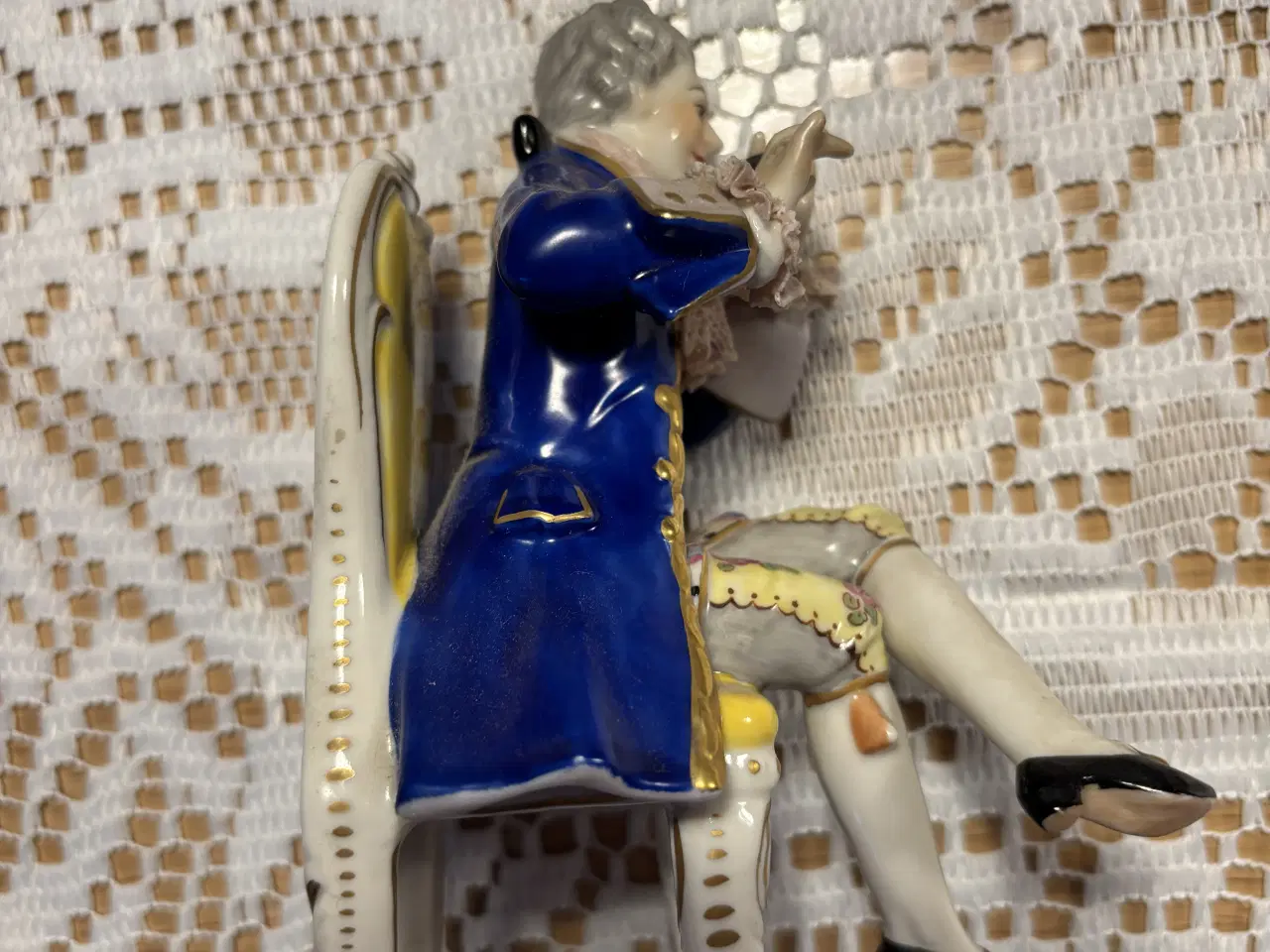 Billede 2 - Siddende mand spiller fløjte måler 13 cm