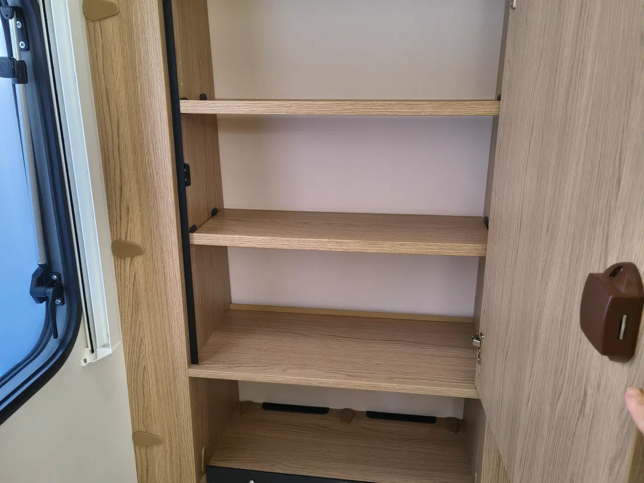 Billede 17 - Bürstner Averso 570TK køjevogn med meget gulvplads