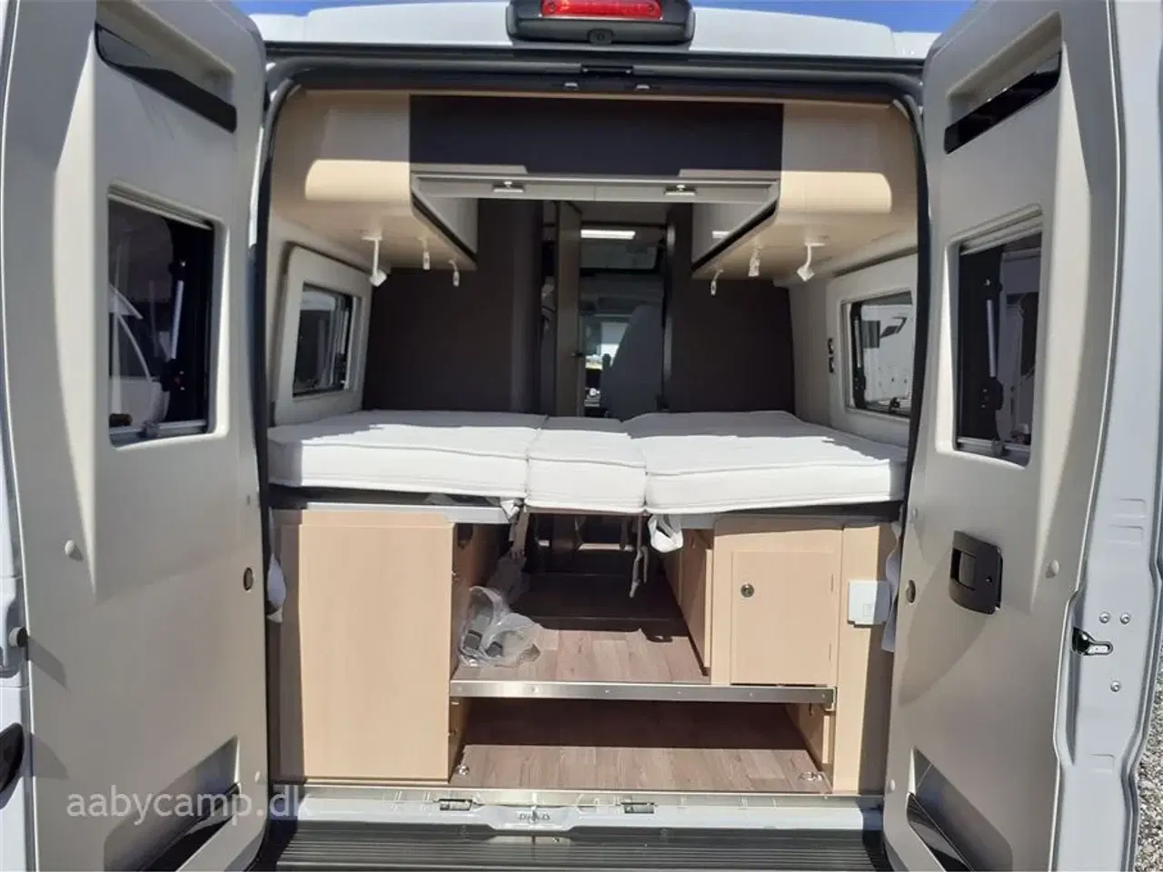 Billede 6 - 2024 - Autostar van V630LI Design Edition   Luksus Van. Automatgaer. lædersæder.  Alufælge,  langsgående senge.