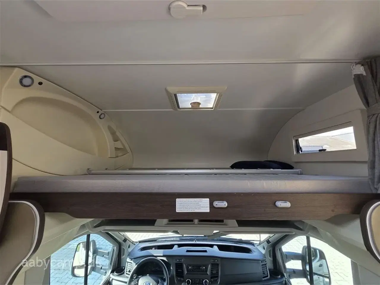 Billede 11 - 2020 - Benimar Sport 363   NK Pakke. Automatgear. solceller. markise. Batteri. Plisse i for og sideruder. Bemærk at den har 5 selepladser.
