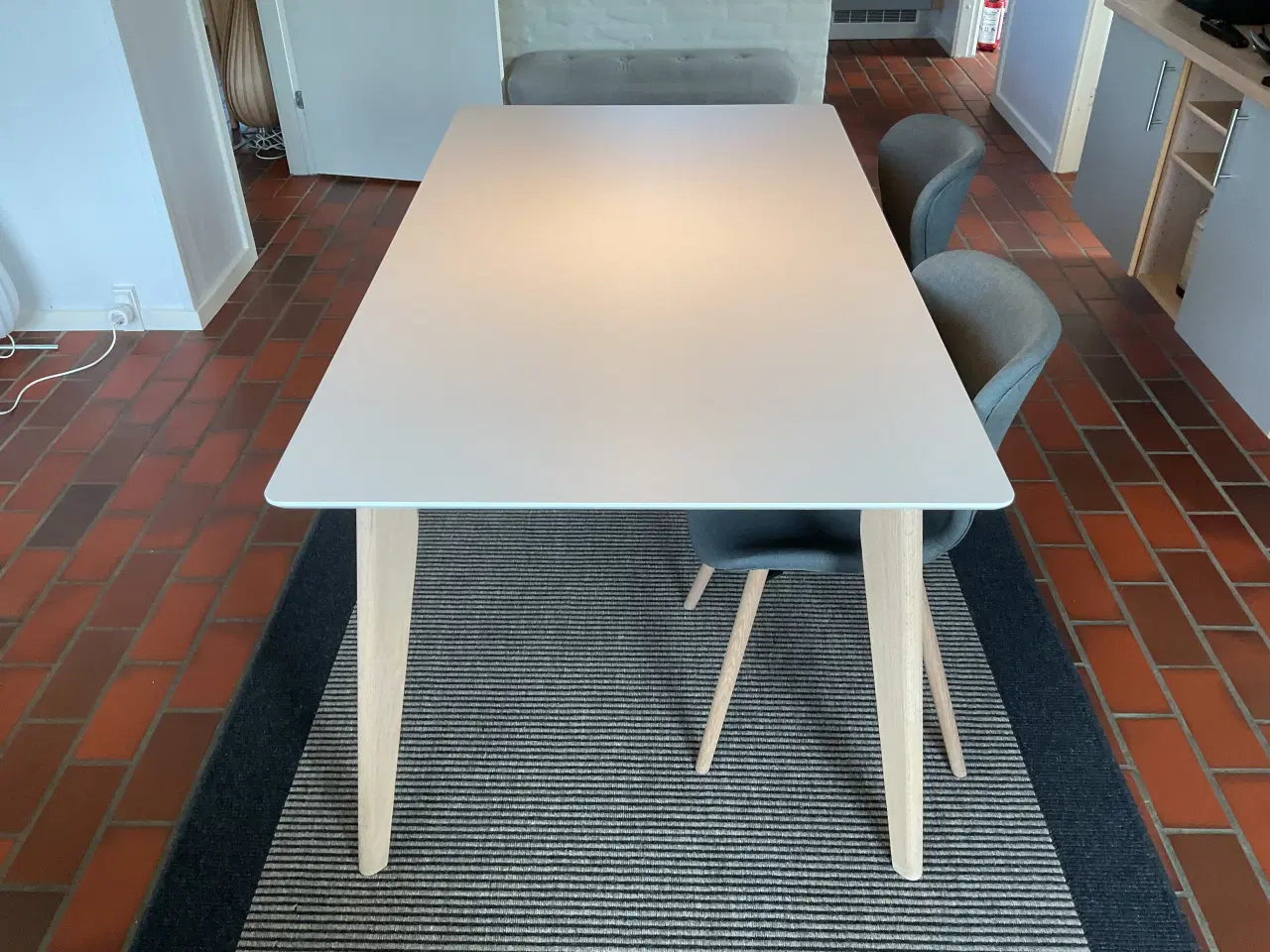 Billede 1 - Spisebord med 4 stole