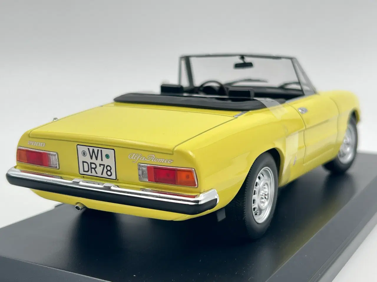 Billede 4 - 1978 Alfa Romeo 2000 Spider 1:18  Limited Edition