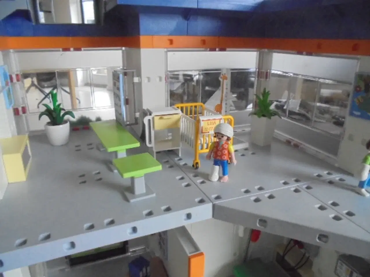 Billede 4 - Playmobil 4404 Hospital – god stand, se fotos  