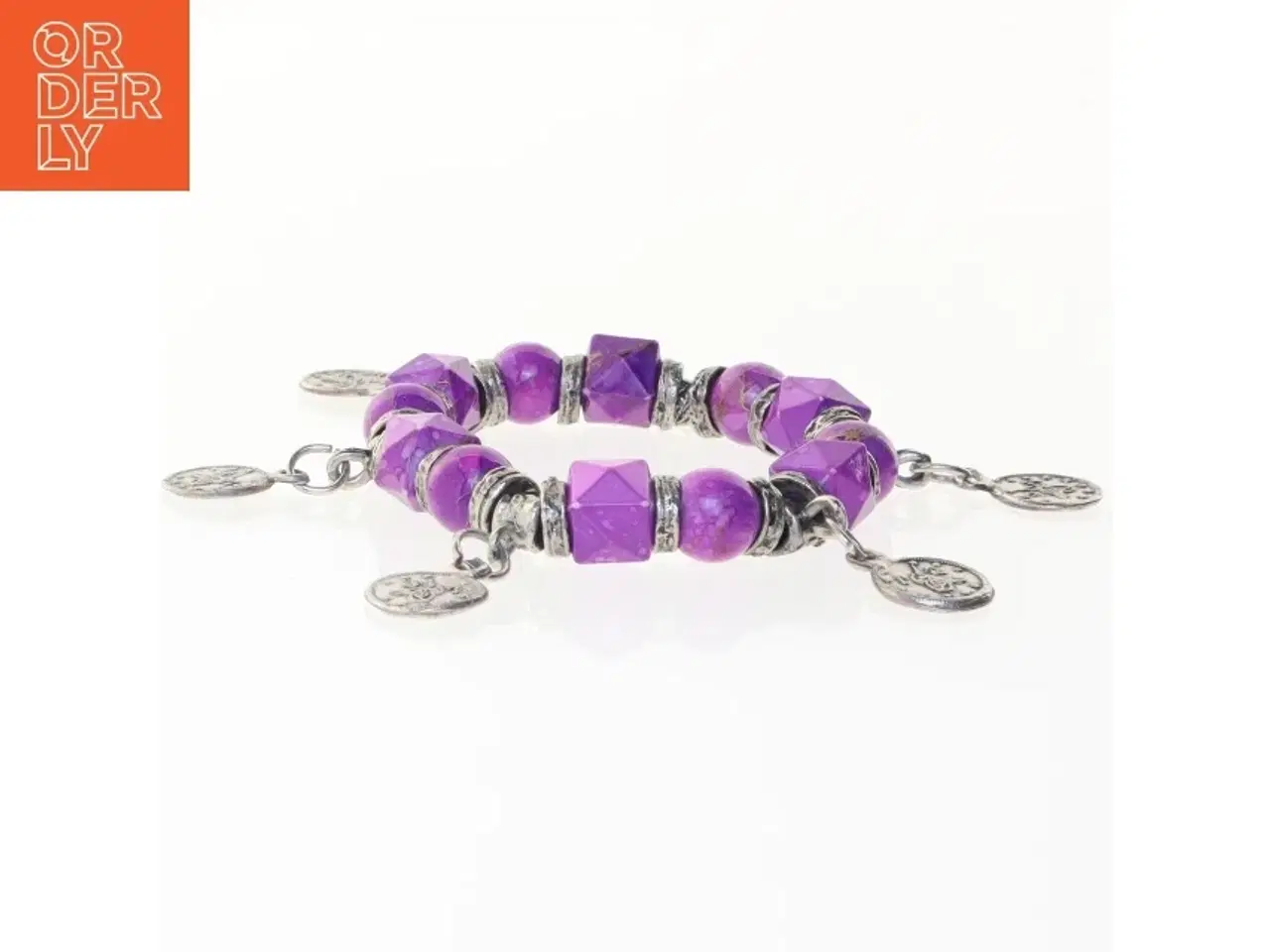 Billede 2 - Lilla armbånd med charms (str. Ø 6 cm)