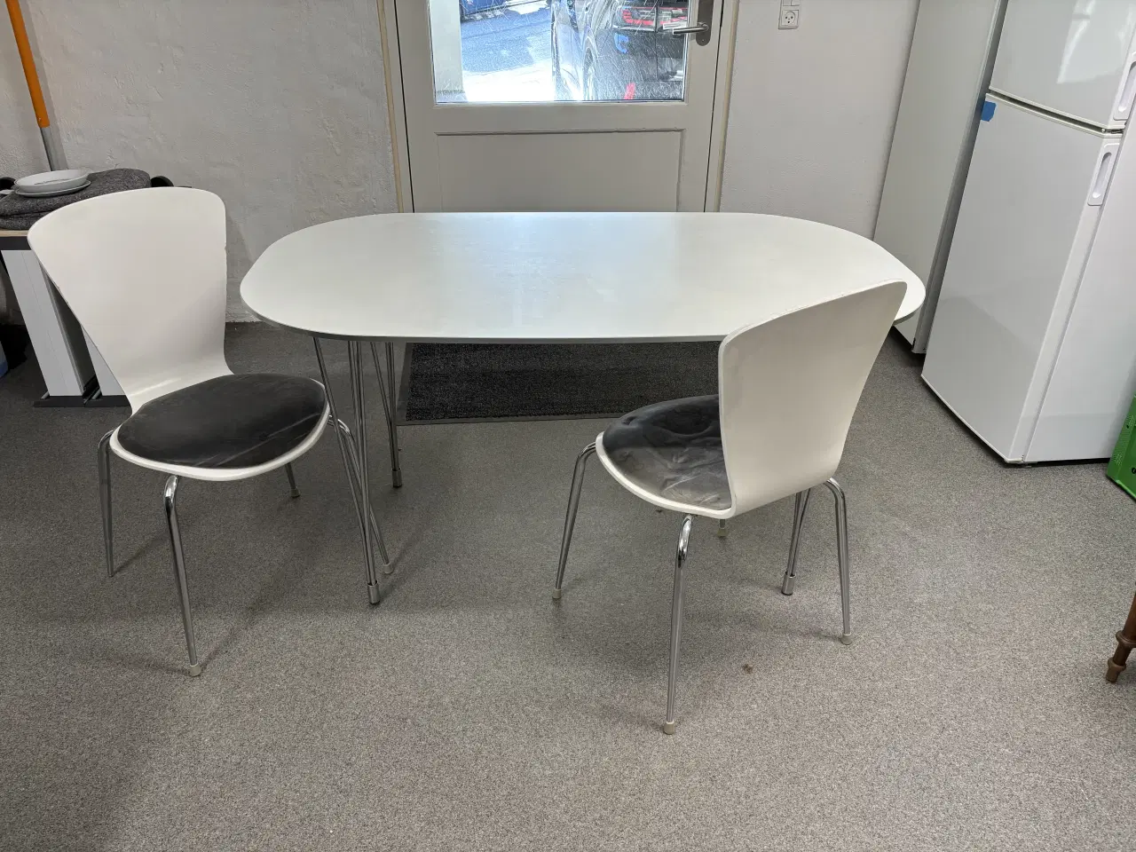 Billede 2 - Spisebord med 4 stole
