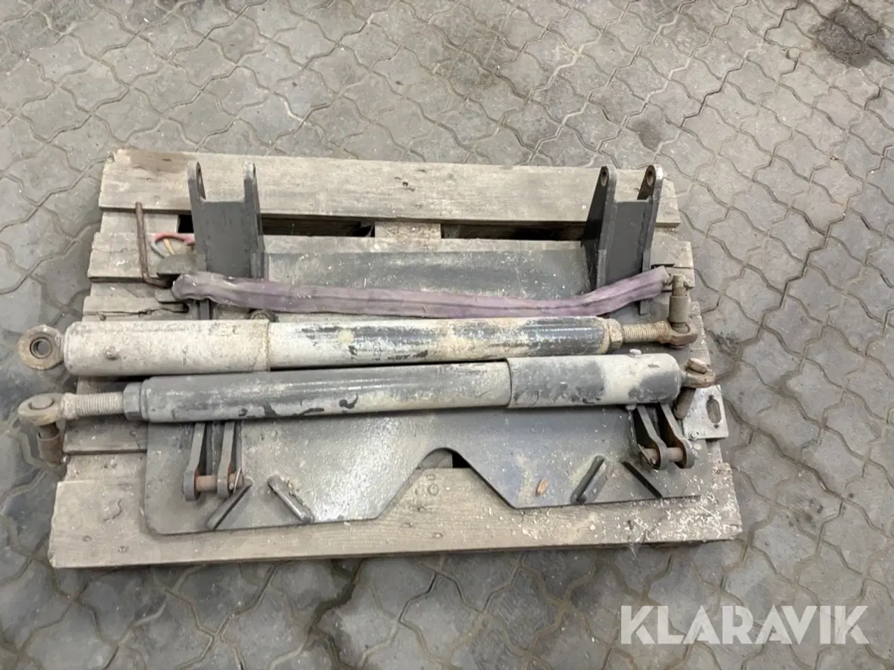 Billede 11 - Frontophæng sneplov til Volvo FM12