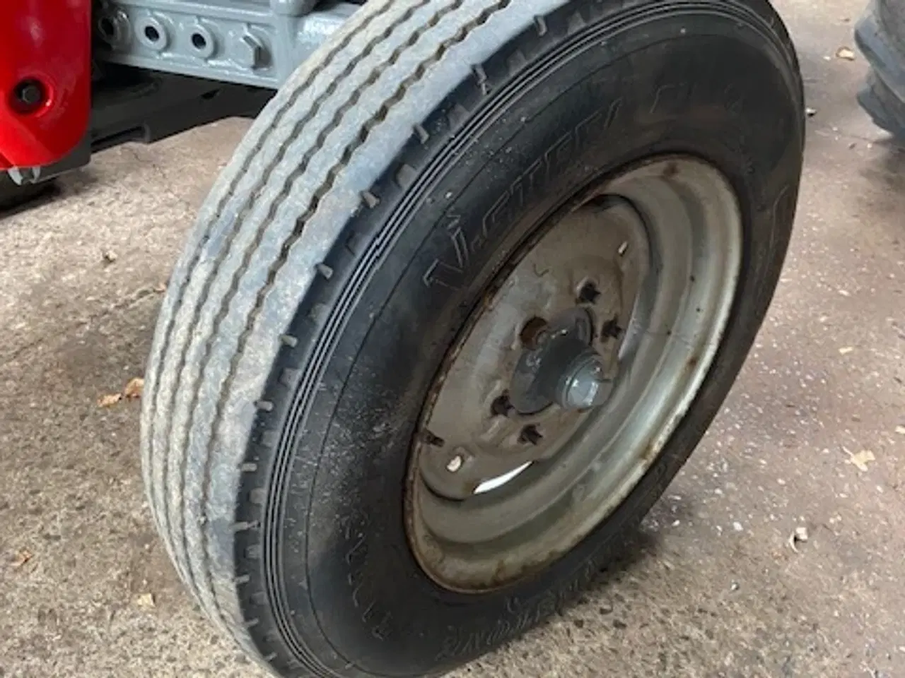 Billede 7 - MF traktor forhjul.