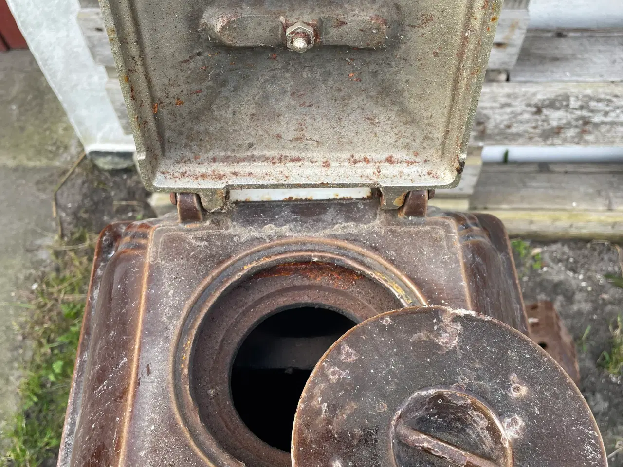 Billede 4 - Antik brændeovn i jern.