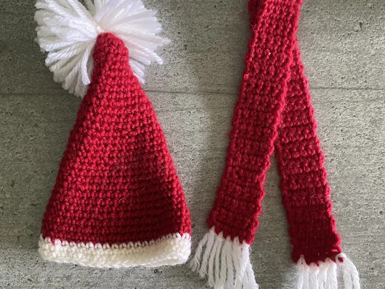 Billede 3 - Nissehue og halstørklæde til Kay Bojesen abe