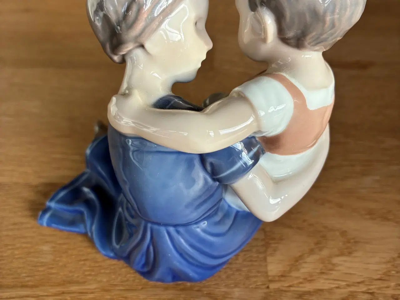 Billede 2 - Bing & Grøndahl porcelænsfigur 1568 pige m/bror