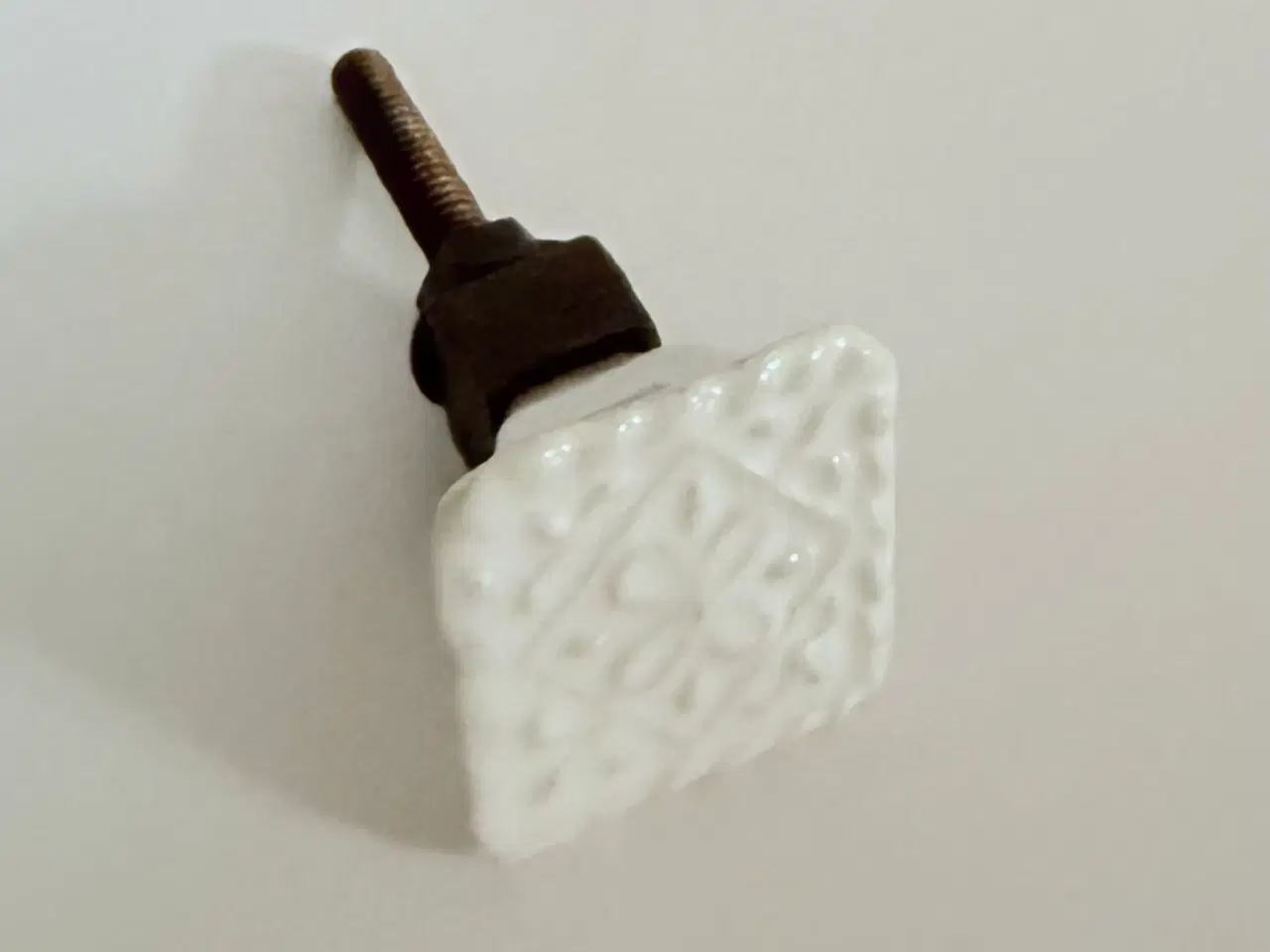 Billede 3 - Hvide porcelænknopper - 7 stk.