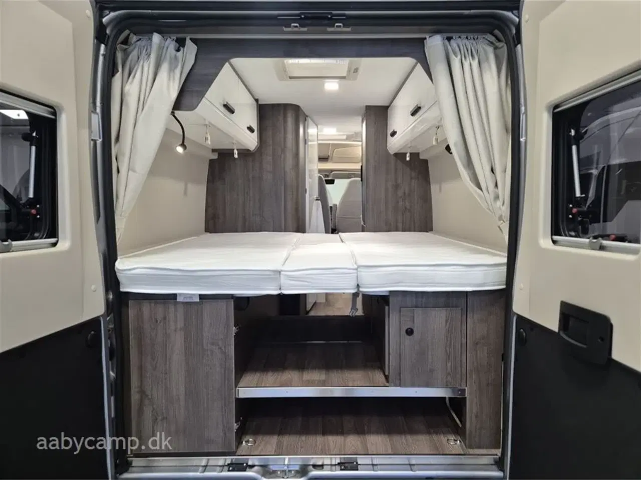 Billede 5 - 2026 - Benimar Benivan 160 PLUS   NK Pakke. Automatgear. 140Hk. 200W solcelle. Kompressor køleskab. Webasto Dieselvarme. Elektrisk indgangstrin. Metallak