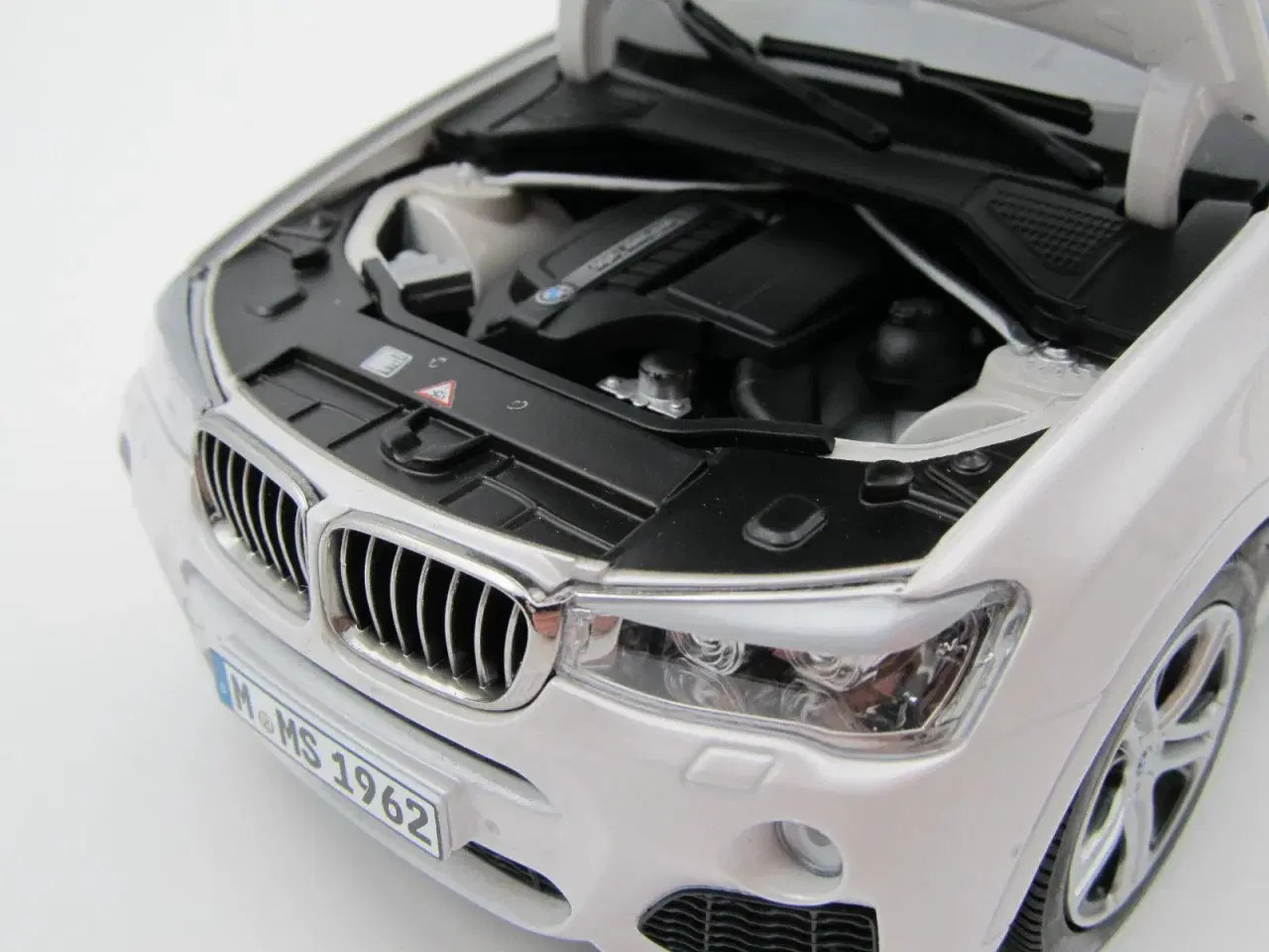Billede 4 - 2015 BMW X4 F26 1:18  BMW forhandler edition 
